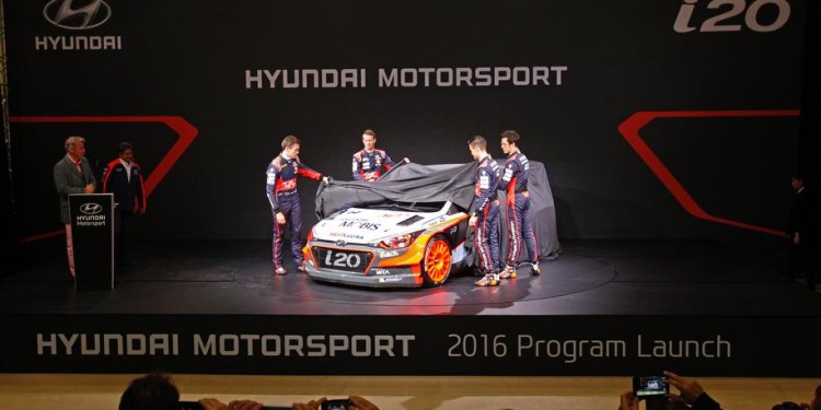 Hyundai i20 WRC pronto para enfrentar 2016!! 24