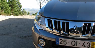 Mitsubishi L200 Strakar: A rainha dos montes! 38