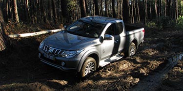 Mitsubishi L200 Strakar: A rainha dos montes! 33