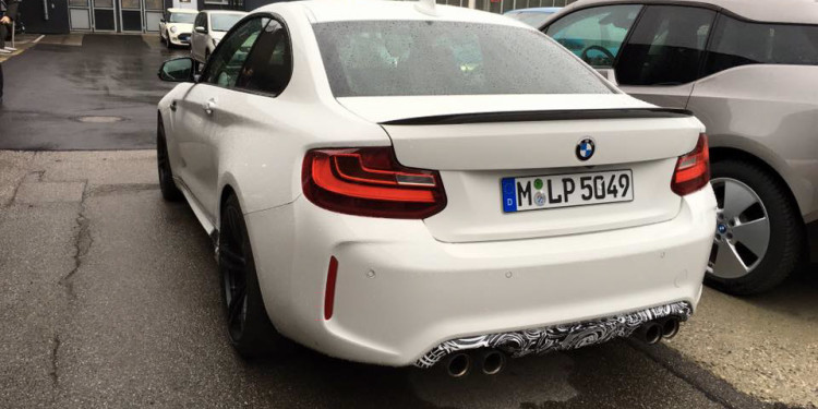 BMW M2 aparece com camuflagem mínima! 13