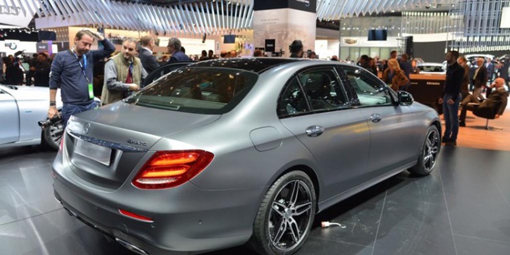 Mercedes Classe E aparece em Detroit. 36