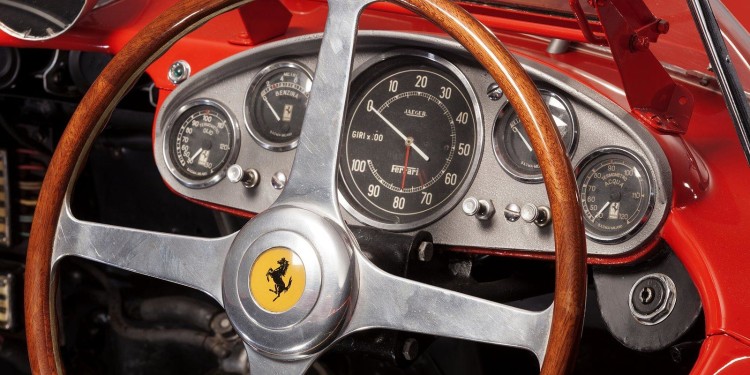 Ferrari 335 Sport Scaglietti de 1957 é o automóvel mais caro do mundo! 16