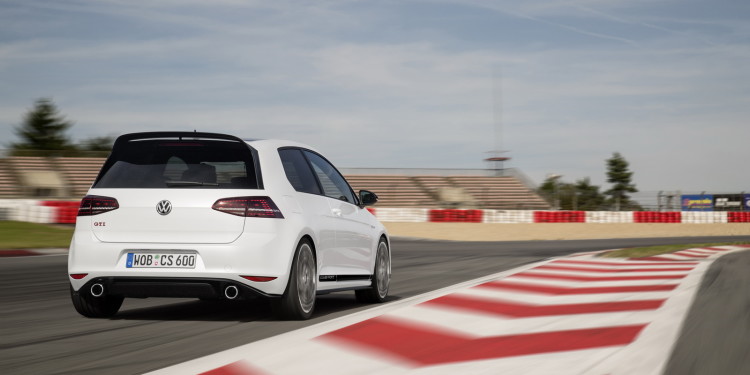 VW Golf GTI Clubsport Lightweight: Anti Type-R! 17