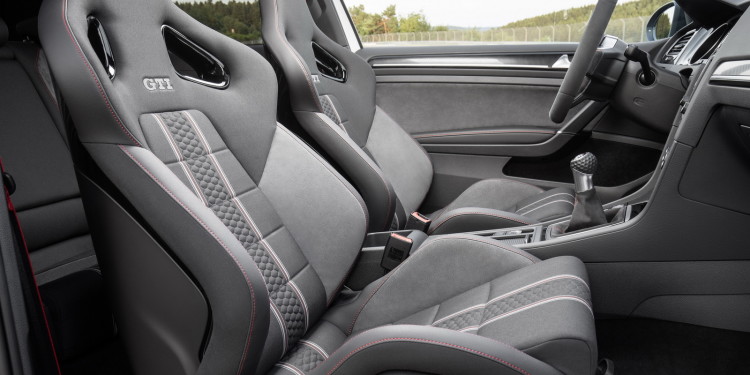 VW Golf GTI Clubsport Lightweight: Anti Type-R! 13