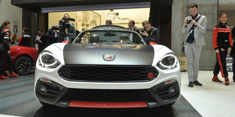 Fiat 124 Spider picado pelo escorpião em Genebra! 43