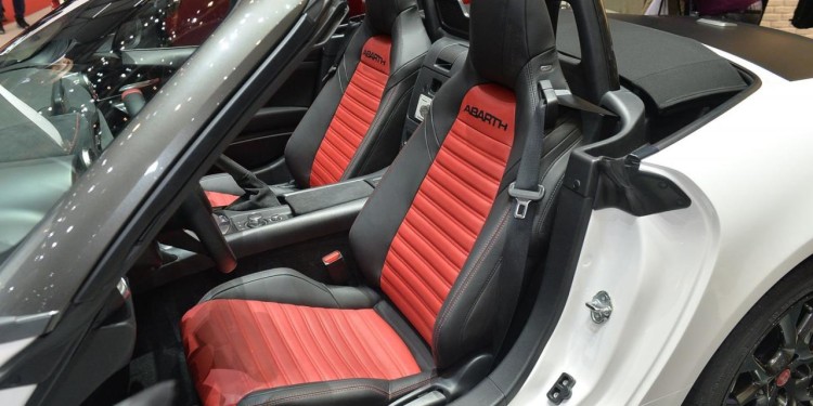 Fiat 124 Spider picado pelo escorpião em Genebra! 38