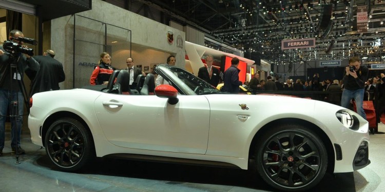 Fiat 124 Spider picado pelo escorpião em Genebra! 44