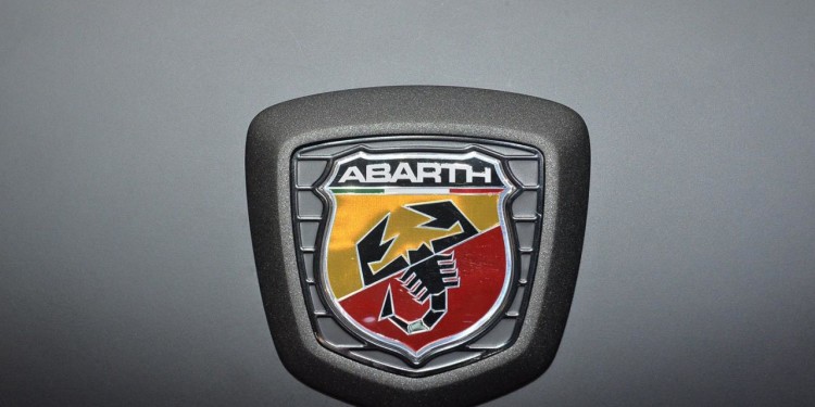 Fiat 124 Spider picado pelo escorpião em Genebra! 30