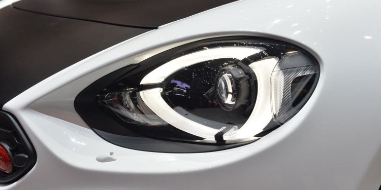 Fiat 124 Spider picado pelo escorpião em Genebra! 26