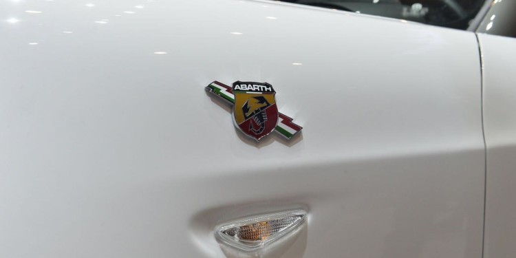 Fiat 124 Spider picado pelo escorpião em Genebra! 25