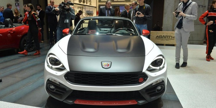 Fiat 124 Spider picado pelo escorpião em Genebra! 45