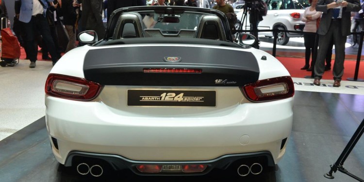 Fiat 124 Spider picado pelo escorpião em Genebra! 48