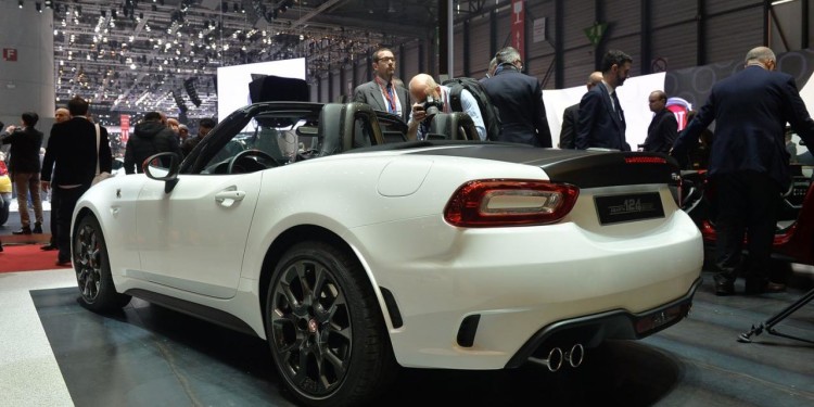 Fiat 124 Spider picado pelo escorpião em Genebra! 47