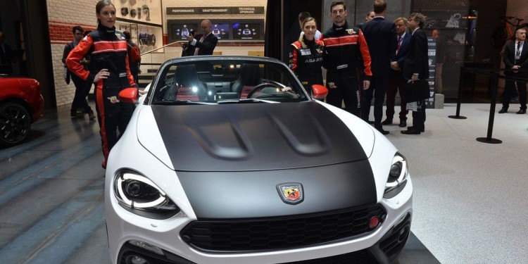 Fiat 124 Spider picado pelo escorpião em Genebra! 40