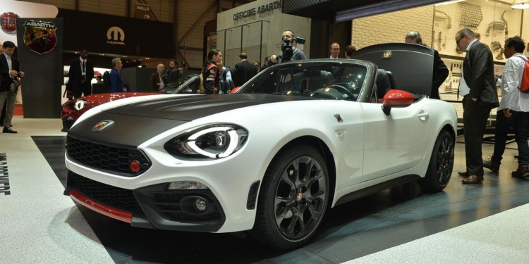 Fiat 124 Spider picado pelo escorpião em Genebra! 13