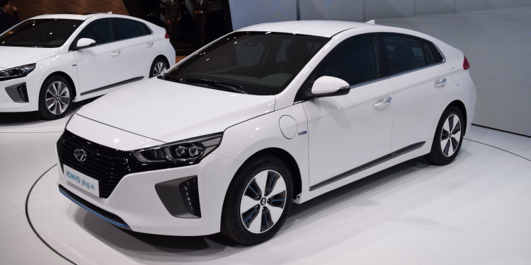 Hyundai revela modelos Ioniq em Genebra! 22