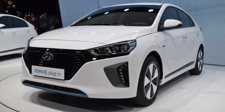 Hyundai revela modelos Ioniq em Genebra! 21