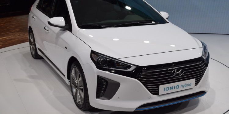 Hyundai revela modelos Ioniq em Genebra! 19