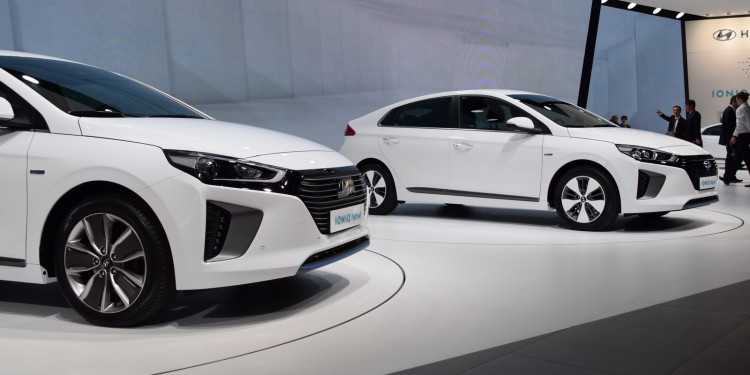 Hyundai revela modelos Ioniq em Genebra! 16