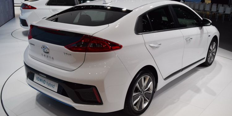 Hyundai revela modelos Ioniq em Genebra! 17