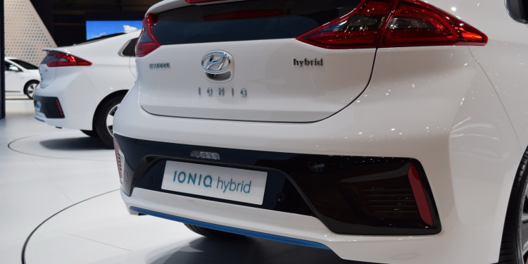 Hyundai revela modelos Ioniq em Genebra! 18
