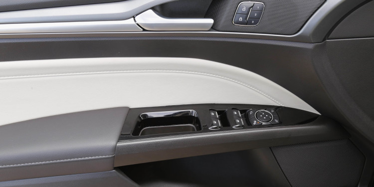 Ford Mondeo 2.0 TDCi SW Titanium: O Lord americano! 28