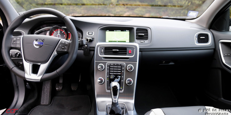 Volvo S60 D4 Cross Country: Um Sedan Aventureiro! 25
