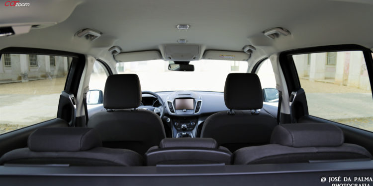 Ford Grand C-MAX 1.5 TDCi: Espaço e dinâmica! 39