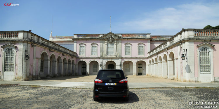 Ford Grand C-MAX 1.5 TDCi: Espaço e dinâmica! 30