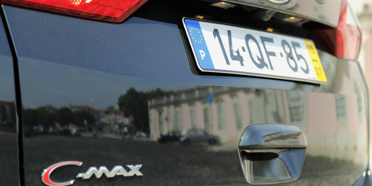 Ford Grand C-MAX 1.5 TDCi: Espaço e dinâmica! 25