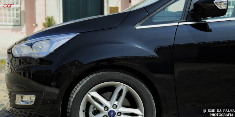 Ford Grand C-MAX 1.5 TDCi: Espaço e dinâmica! 24