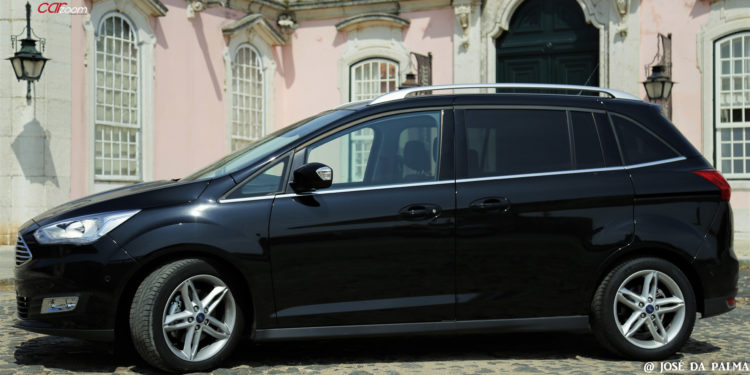 Ford Grand C-MAX 1.5 TDCi: Espaço e dinâmica! 16