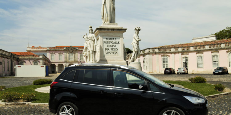 Ford Grand C-MAX 1.5 TDCi: Espaço e dinâmica! 14