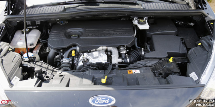 Ford Grand C-MAX 1.5 TDCi: Espaço e dinâmica! 13