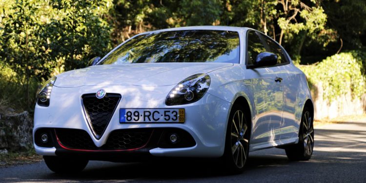 Alfa Romeo Giulietta: Raça italiana! 55