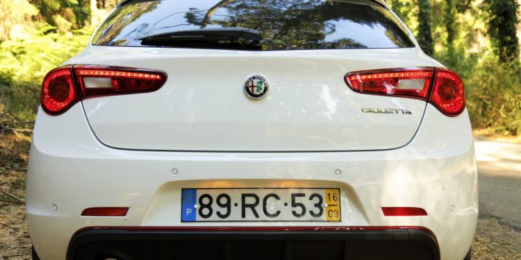 Alfa Romeo Giulietta: Raça italiana! 33