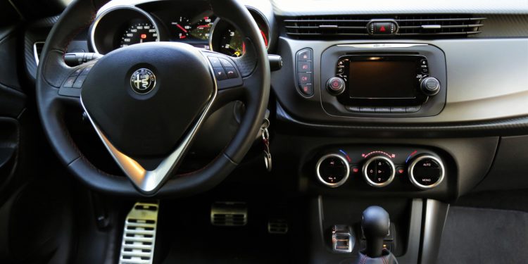 Alfa Romeo Giulietta: Raça italiana! 25