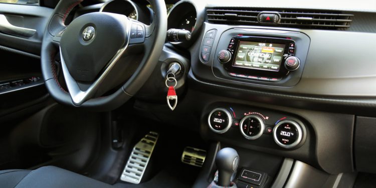 Alfa Romeo Giulietta: Raça italiana! 80