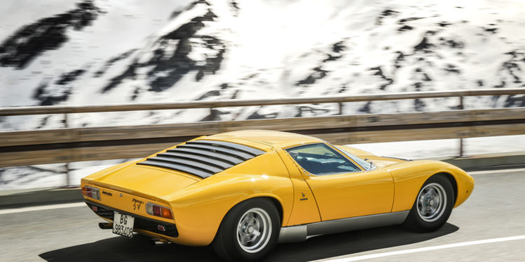 "Italian Job revival" com Lamborghini´s Miura! (vídeo) 22