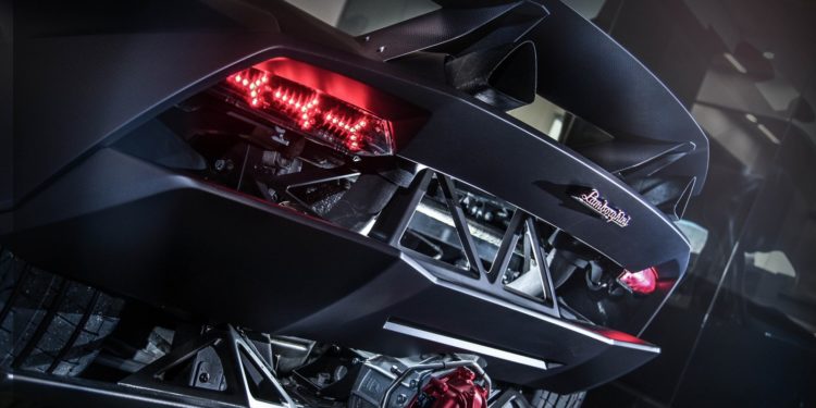 Lamborghini aumenta o uso de carbono! 13