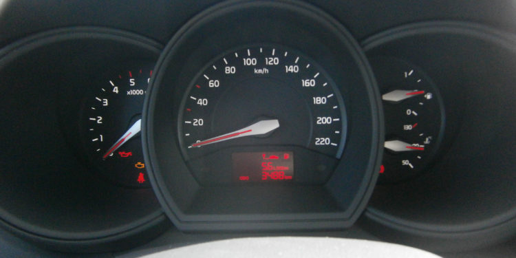 KIA RIO 1.1 CRDI: Qualidade de olhos em bico! 32