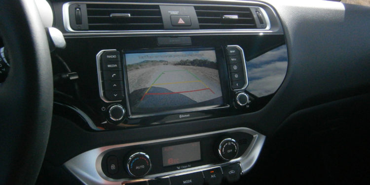 KIA RIO 1.1 CRDI: Qualidade de olhos em bico! 29