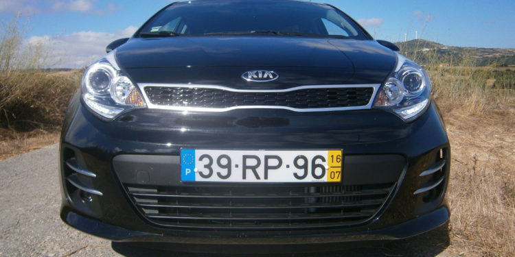 KIA RIO 1.1 CRDI: Qualidade de olhos em bico! 19
