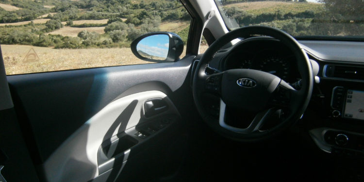KIA RIO 1.1 CRDI: Qualidade de olhos em bico! 25