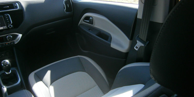 KIA RIO 1.1 CRDI: Qualidade de olhos em bico! 22