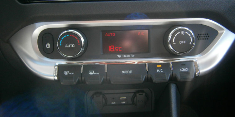 KIA RIO 1.1 CRDI: Qualidade de olhos em bico! 24