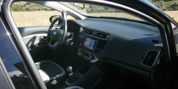 KIA RIO 1.1 CRDI: Qualidade de olhos em bico! 21