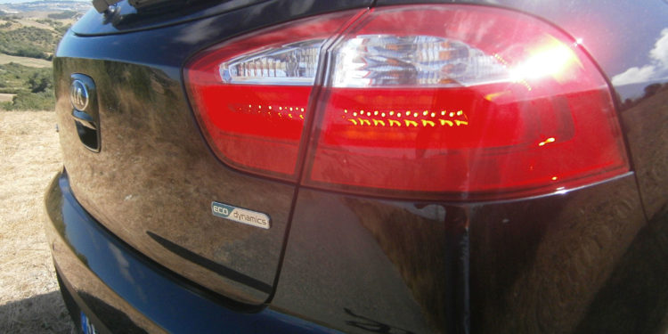 KIA RIO 1.1 CRDI: Qualidade de olhos em bico! 17