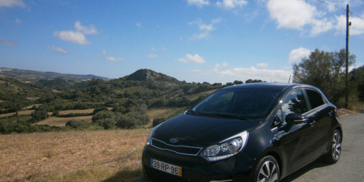 KIA RIO 1.1 CRDI: Qualidade de olhos em bico! 37