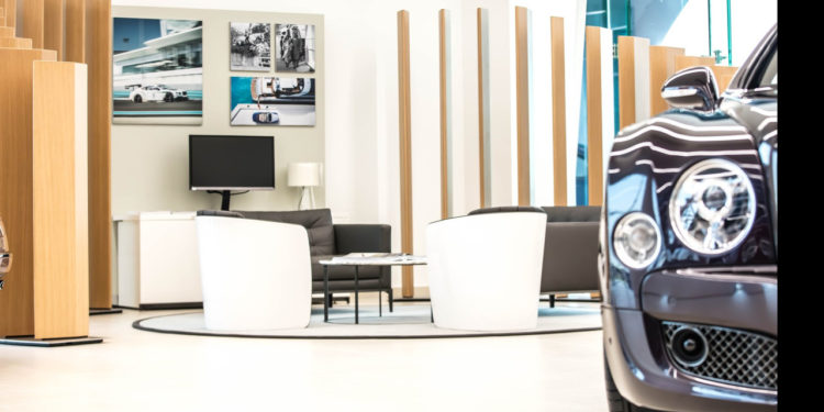 Bentley abre showroom de sonho no Dubai. 17